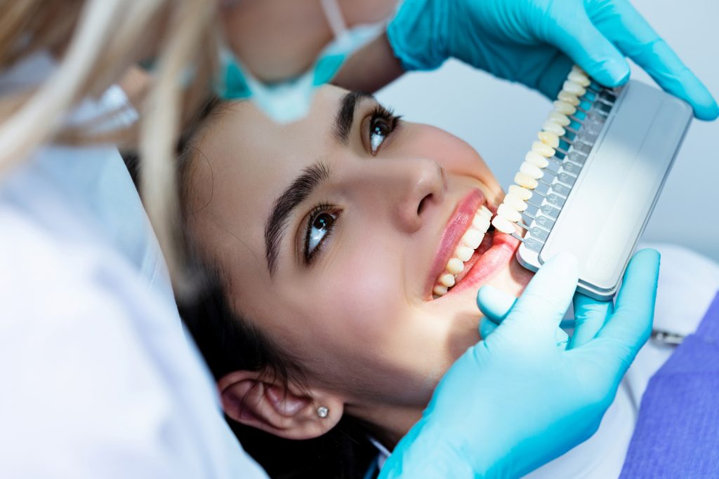 Existen diferentes métodos de blanqueamiento dental, estas son sus fases